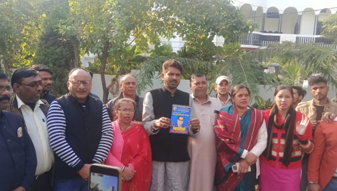 गृहमंत्री के खिलाफ कांग्रेसियों ने किया प्रदर्शन