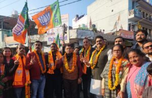 विधायक शिव अरोरा ने वार्ड न.36,आदर्श कॉलोनी मे किया चुनाव कार्यालय का उद्घाटन व डोर टू डोर जनसंपर्क