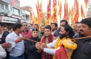 श्री बालाजी मंदिर धाम के वार्षिकउत्सव की पूर्व संध्या आयोजित शोभायात्रा का फीता काटकर किया शुभारंभ