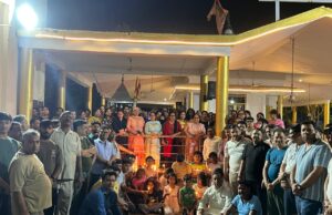 जम्मू कश्मीर पहलगाम में हुए नरसंहार को लेकर सैकड़ो लोगों ने पूरी कॉलोनी में कैंडल मार्च निकाला