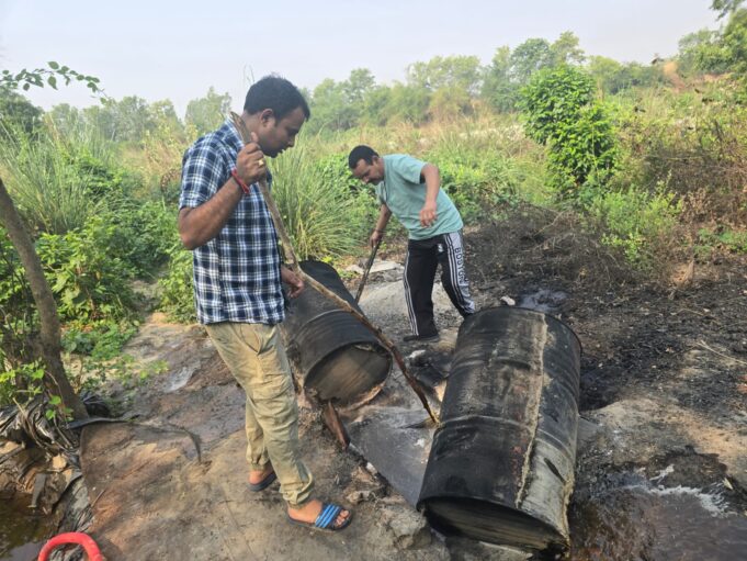 कच्ची शराब बनाने की 04 भट्टियां तोड़ी, शराब बनाने के उपकरण तथा 10000 लीटर लहन किया नष्ट।