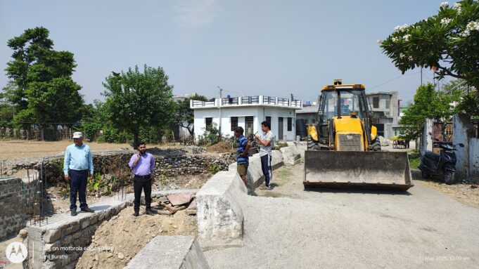 घासियारा मंडी नाले पर राजस्व एवं सिंचाई विभाग द्वारा हटाया गया अतिक्रमण