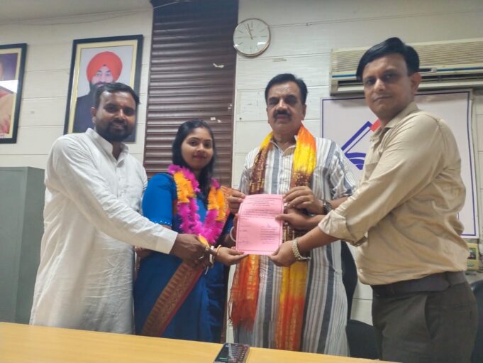 त्रिस्तरीय पंचायत चुनाव में खानपूर्व पूर्व जिला पंचायत सीट पर चुनाव परिणाम आने के बाद निर्दलीय प्रत्याशी सुषमा हाल्दार की एतिहासिक जीत