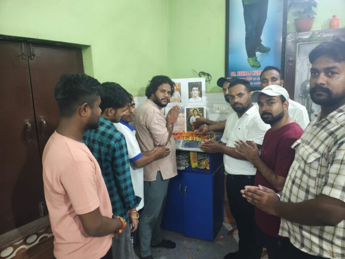 शहीद खुदीराम बोस की पुण्यतिथि पर सभी साथियों ने दी श्रद्धांजलि