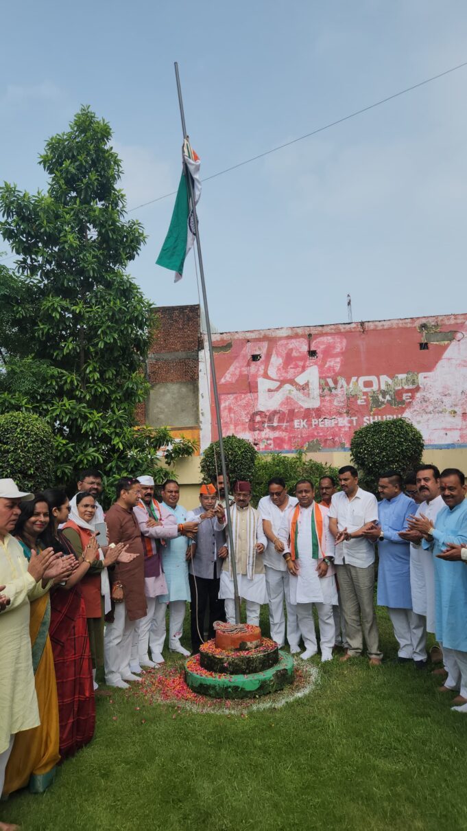 79 वे स्वतंत्रता दिवस पर जिला अध्यक्ष कमल जिंदल ने भाजपा जिला कार्यालय पर किया ध्वजारोहण