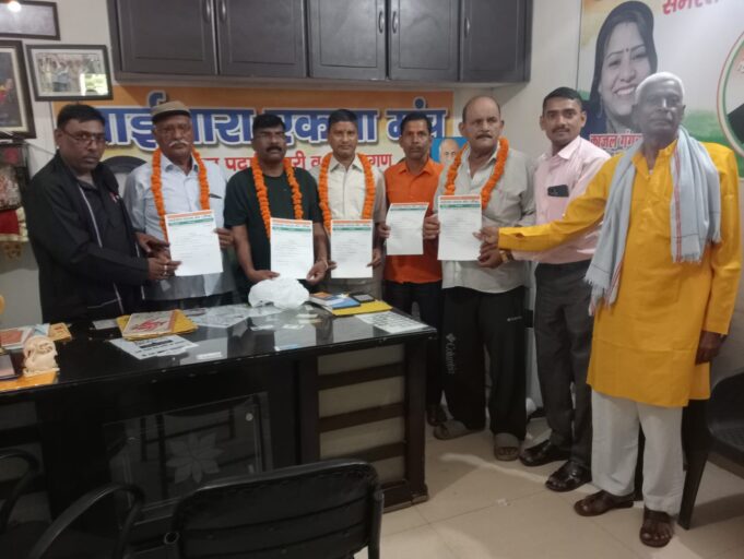 भाजपा नेता रामधारी गंगवार,नंदकिशोर चौहान एवं हीरालाल गंगवार ने ली भाईचारा एकता मंच की सदस्यता