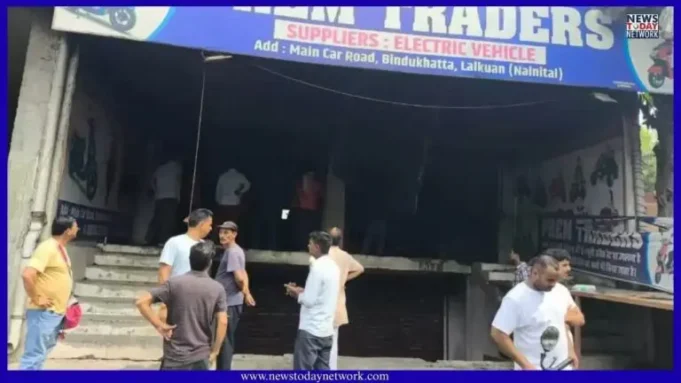 भाजपा के नेता के इलेक्ट्रिक स्कूटी शोरूम में आग लगने से सैकड़ो वाहन स्वाहा