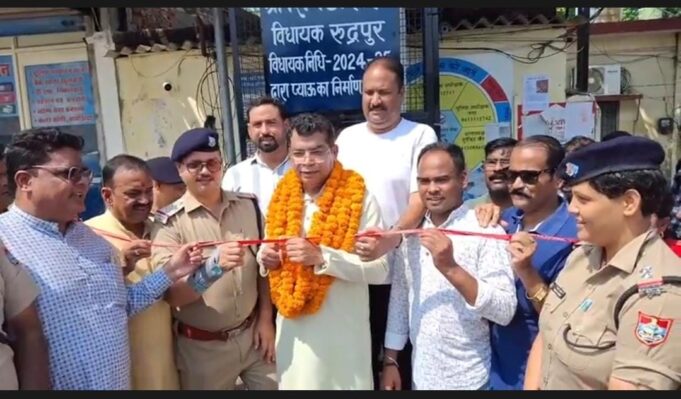 ट्रांजिष्ट कैम्प थाने के पास विधायकनिधि से स्वीकृत ठण्डे पानी के प्याऊ का फीता काटकर किया शुभारम्भ