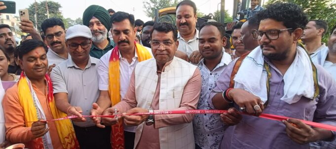 चौड़ीकरण सौंदर्यकरण से इंद्रा चौक- डीडी चौक की बदलेगी तस्वीर, विधायक शिव अरोरा ने फीता काटकर किया निर्माण कार्य का शुभारम्भ