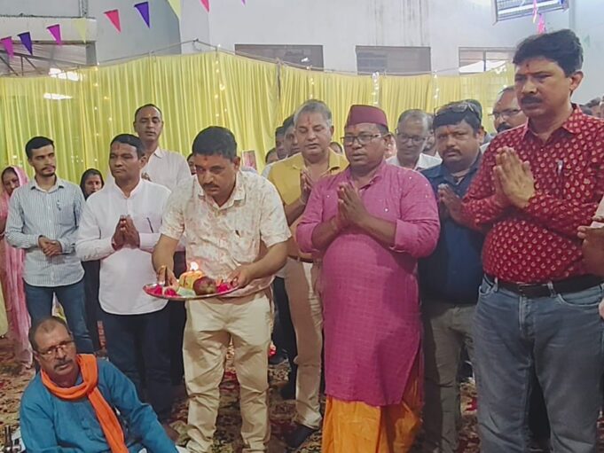 विश्वकर्मा दिवस के उपलक्ष में भक्तिमय हुआ आंचल दुग्ध संघ लालकुआं