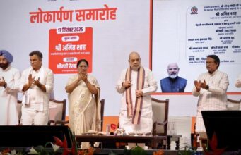 आज त्यागराज स्टेडियम में, यशस्वी प्रधानमंत्री नरेन्द्रमोदी जी के जन्मदिन के शुभ अवसर पर केंद्रीय गृह मंत्री अमितशाह जी के कर-कमलों से दिल्लीवासियों को 17 नई जनकल्याणकारी योजनाओं का उपहार मिला है।