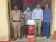 तेजतर्रार पूर्ति निरीक्षक मोहित कठैत ने पकड़ा गैस रिफिलिंग करता हुआ दुकान संचालक