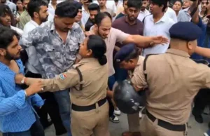 छात्रसंघ चुनाव से ठीक पहले एमबीपीजी कॉलेज में भिड़े दो गुट चले लात-घूसे पुलिस ने कराया बीच बचाव