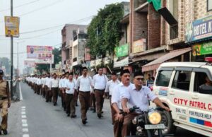 राष्ट्रीय स्वयंसेवक संघ ने लालकुआं नगर में जगह-जगह किया पथ संचलन