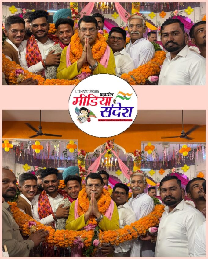 महर्षि वाल्मीकि भगवान के प्रकट उत्सव पर आयोजित शोभायात्रा में शामिल हुए विधायक शिव अरोड़ा ने फीता काटकर किया शोभायात्रा का शुभारम्भ