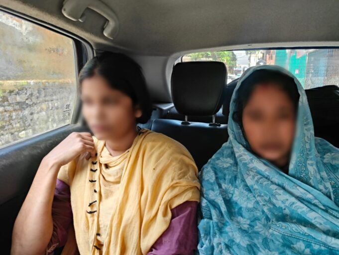 तेज तर्रार मंगल पड़ाव चौकी इंचार्ज गौरव जोशी ने 2 घंटे में मयमाल के पकड़ी👉 करवा चौथ बाजार में चोरी करने वाली बुआ भतीजी