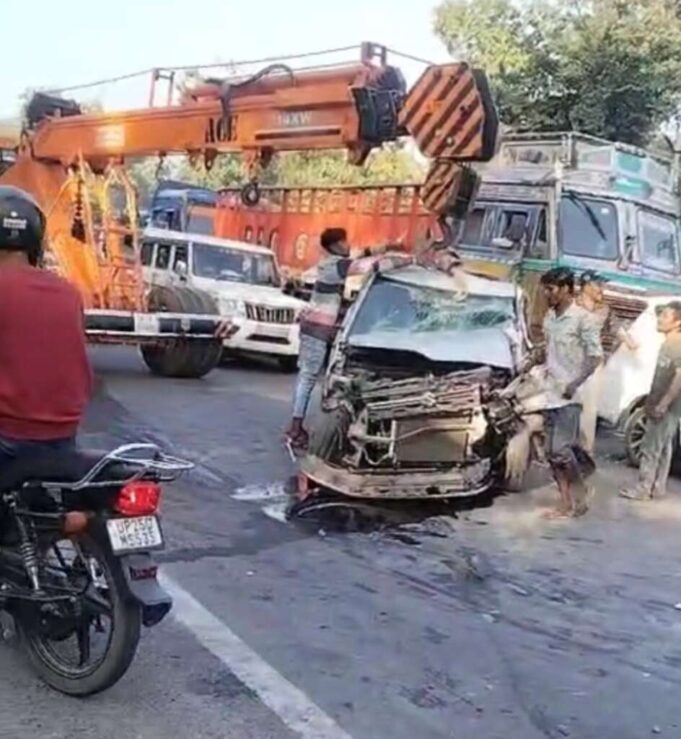 लालकुआं मैं हुए भीषण कार एवं ट्रक की टक्कर से हादसे को लेकर 👉 नगर पंचायत के साथ-साथ क्षेत्रवासियों ने भी भारी वाहनों की नो एंट्री की मांग को बताया जरूरी