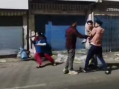 लालकुआं 👉 शिव मंदिर के सामने बीच बाजार महिलाओं से छेड़छाड़ करते स्कार्पियो सवार युवकों की हुई पिटाई 👉 देखें वीडियो