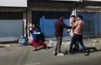 लालकुआं 👉 शिव मंदिर के सामने बीच बाजार महिलाओं से छेड़छाड़ करते स्कार्पियो सवार युवकों की हुई पिटाई 👉 देखें वीडियो