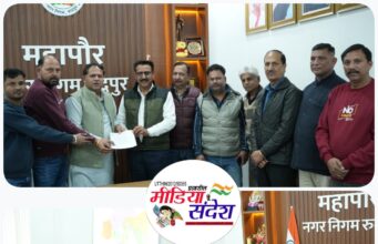 श्री सिद्धेश्वर नाथ शिव शक्ति मंदिर समिति ने महापौर को सौंपा ज्ञापन मंदिर में निर्माण कार्य कराने की लगाई गुहार, महापौर ने किया आश्वस्त