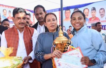 नैनीताल दुग्ध संघ ने आयोजित की मैराथन दौड़ मुख्य अतिथि रही रेखा आर्य