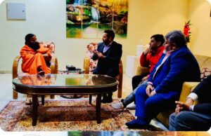 डा. चंदोला ने योग गुरु बाबा रामदेव से की मुलाकात उत्तराखंड को ‘आयुष प्रदेश’ बनाने पर हुई व्यापक चर्चा