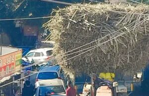 उधम सिंह नगर 👉 किच्छा🥺🥺 ओवरलोड वाहन चीनी मिल के दुर्घटना का शिकार होती आम जनता