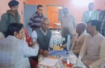 लालकुआँ में अम्बेडकर महापरिनिर्वाण दिवस पर👉 लगा स्वास्थ्य शिविर 👉 245 लोगों की जांच में मौजूदा विधायक मोहन बिष्ट ने भी कराई जांच