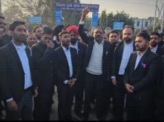 गलत पहचान पर वकील को उठा ले गई पुलिस, हंगामे से थमा हाईवे,दोषियों पर कार्रवाई की मांग