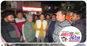 सिडकुल ढाल के पास हजारों परिवार पर बड़ा संकट टला, कूड़े के ढेर मे आग लगने से लोगो की आँखो मे जलन, दम घुटने, उल्टी जैसी शिकायत आई सामने