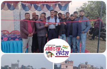 रूद्रपुर। लालबहादुर शास्त्री यंग क्लब की ओर से ट्रांजिट कैंप फुटबॉल मैदान में आयोजित फुटबॉल टूर्नामेंट का भव्य शुभारंभ