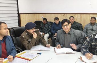 शांतिकुंज द्वारा बैरागी कैंप में 20 जनवरी से 24 जनवरी की मध्य में आयोजित होने एल कार्यक्रमो की सफलता के लिए जिलाधिकारी ने संबंधित अधिकारियों के साथ की बैठक