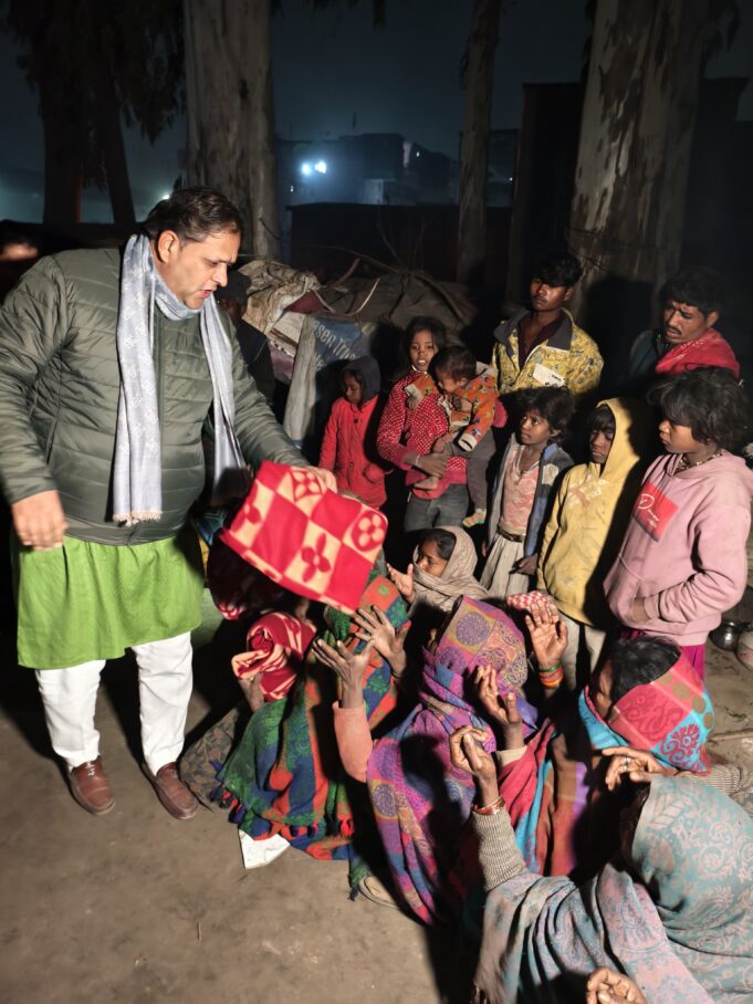 कड़ाके की ठंड में गरीबों का सहारा बना नगर निगम, महापौर ने वितरित किए कंबल औद्योगिक क्षेत्र में जरूरतमंद बुजुर्गों को मिली राहत