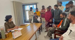 ट्रांजिष्ट कैम्प की हिन्दू नाबालिक बच्ची की सकुशल वापसी को लेकर विधायक शिव अरोरा ने परिजनों संग एसपी क्राइम निहारिका तोमर से की मुलाक़ात!