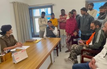 ट्रांजिष्ट कैम्प की हिन्दू नाबालिक बच्ची की सकुशल वापसी को लेकर विधायक शिव अरोरा ने परिजनों संग एसपी क्राइम निहारिका तोमर से की मुलाक़ात!