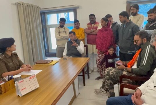 ट्रांजिष्ट कैम्प की हिन्दू नाबालिक बच्ची की सकुशल वापसी को लेकर विधायक शिव अरोरा ने परिजनों संग एसपी क्राइम निहारिका तोमर से की मुलाक़ात!