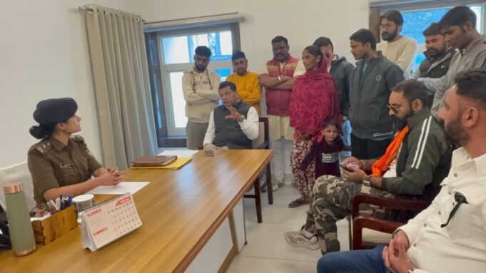 ट्रांजिष्ट कैम्प की हिन्दू नाबालिक बच्ची की सकुशल वापसी को लेकर विधायक शिव अरोरा ने परिजनों संग एसपी क्राइम निहारिका तोमर से की मुलाक़ात!