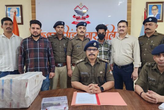 एक hyundai exter कार से 25 डिब्बों में 6000 कैप्सूल Tramadol के साथ एक शातिर अभियुक्त को किया गिरफ्तार