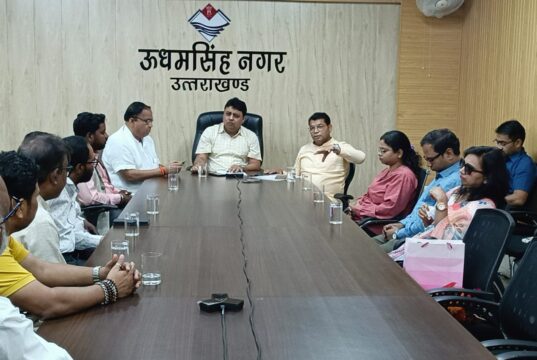 रुद्रपुर में जल्द बनेगा बंग भवन, विधायक शिव अरोरा ने डीएम को सौंपा पत्र