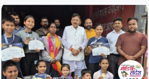 राज्य स्तरीय वोविनाम चैंपियनशिप के पदक विजेता खिलाड़ियों को पूर्व विधायक राजेश शुक्ला ने किया सम्मानित