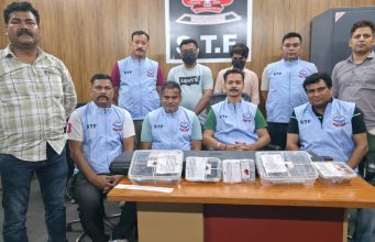 फर्जी शस्त्र लाइसेंस रैकेट पर STF का बड़ा प्रहार, रुद्रपुर से 2 गिरफ्तार, भारी मात्रा में हथियार बरामद