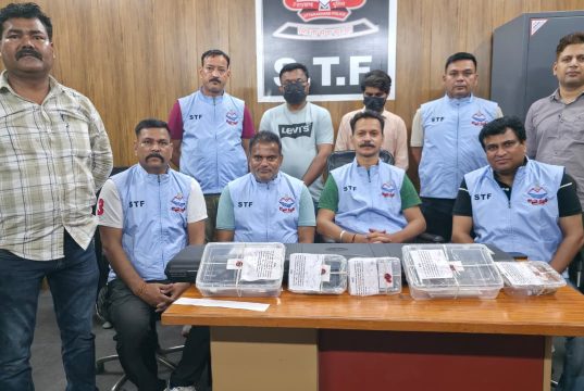 फर्जी शस्त्र लाइसेंस रैकेट पर STF का बड़ा प्रहार, रुद्रपुर से 2 गिरफ्तार, भारी मात्रा में हथियार बरामद