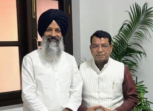 रुद्रपुर आगमन पर राधा स्वामी डेरा ब्यास प्रमुख हजूर जसदीप सिंह जी गिल से मिले विधायक शिव अरोरा