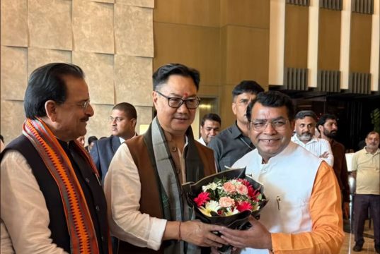 विधायक शिव अरोरा ने केंद्रीय मंत्री किरेन रिजिजू से की मुलाकात, विकास कार्यों पर हुई बातचीत