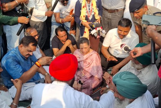 किसानों के धरना प्रदर्शन को ठुकराल ने दिया समर्थन